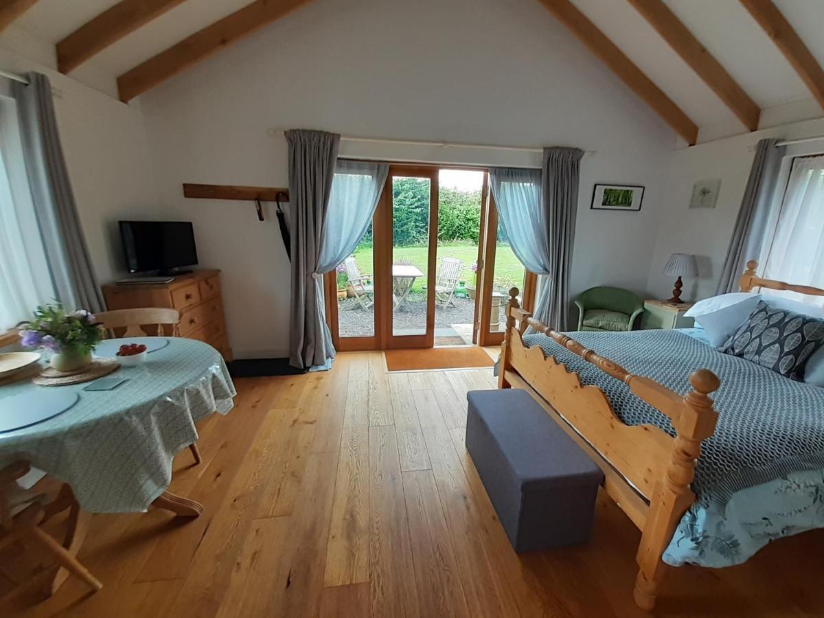 Three Oaks Nursery Chichester Esterno foto